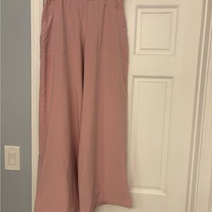 Lululemon women’s  Rose Pink Wide-Leg Boot Cut Pants, new without tags!Size 4